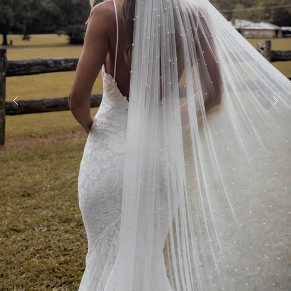 Clo Grace Loves Lace, worn once for 10 hours, professionally dry cleaned - Picture 2 of 9